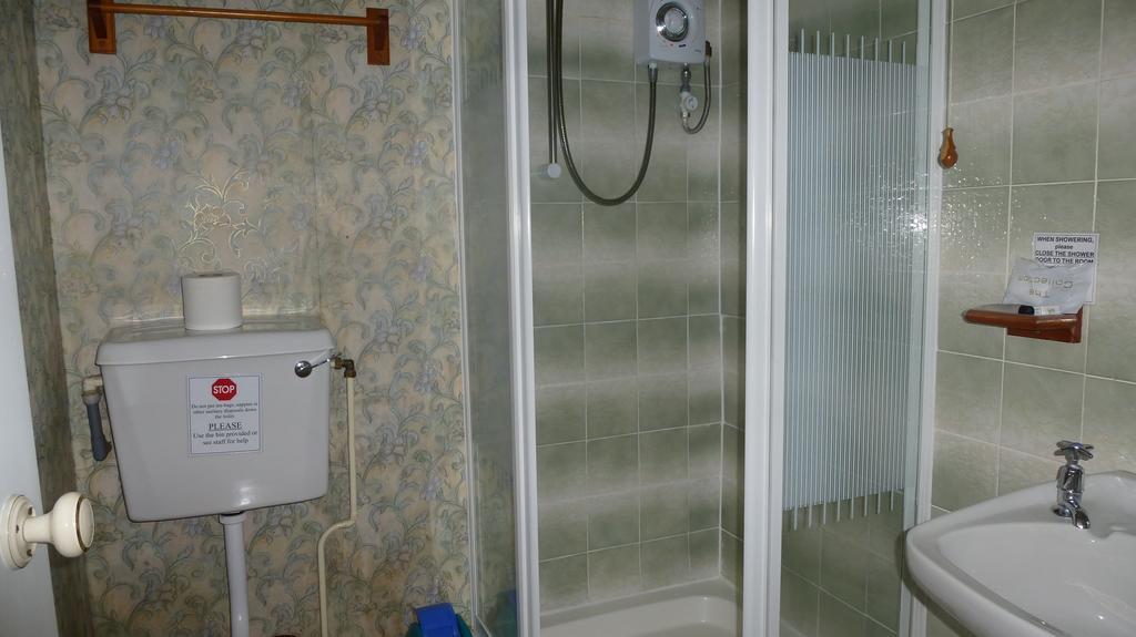 Whitehall Guest House Colwyn Bay Dış mekan fotoğraf