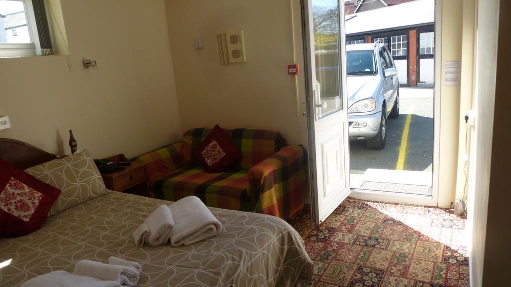 Whitehall Guest House Colwyn Bay Dış mekan fotoğraf