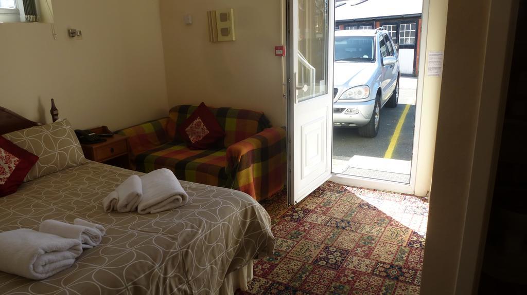 Whitehall Guest House Colwyn Bay Dış mekan fotoğraf