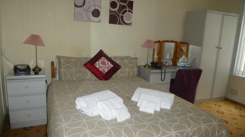 Whitehall Guest House Colwyn Bay Dış mekan fotoğraf