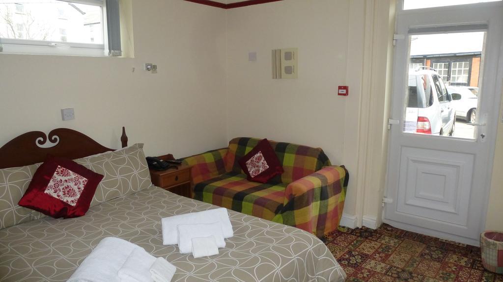 Whitehall Guest House Colwyn Bay Dış mekan fotoğraf