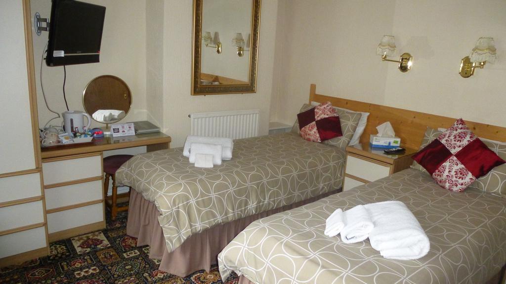 Whitehall Guest House Colwyn Bay Dış mekan fotoğraf
