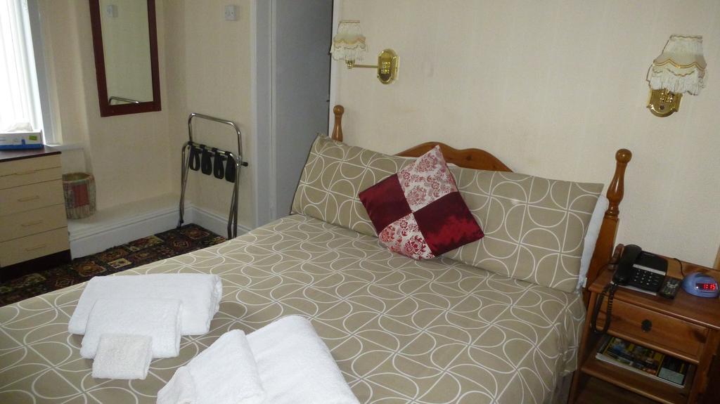 Whitehall Guest House Colwyn Bay Dış mekan fotoğraf