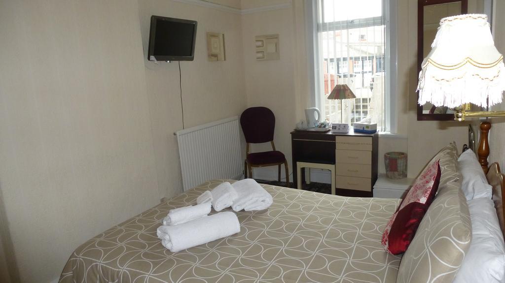 Whitehall Guest House Colwyn Bay Dış mekan fotoğraf