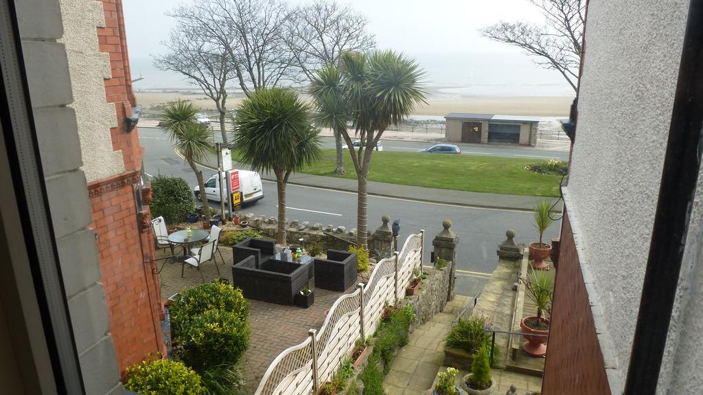 Whitehall Guest House Colwyn Bay Dış mekan fotoğraf