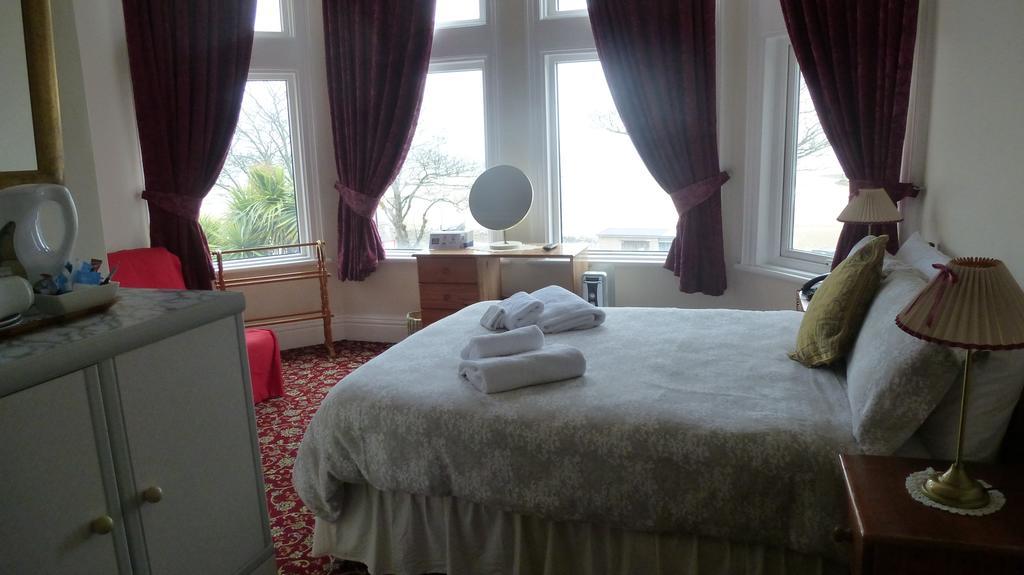 Whitehall Guest House Colwyn Bay Dış mekan fotoğraf