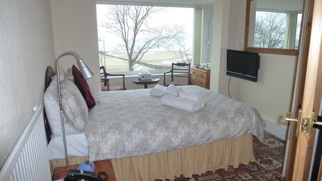 Whitehall Guest House Colwyn Bay Dış mekan fotoğraf