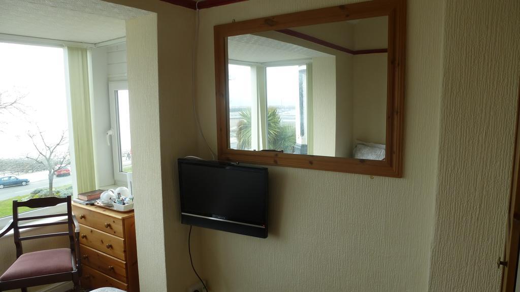 Whitehall Guest House Colwyn Bay Dış mekan fotoğraf