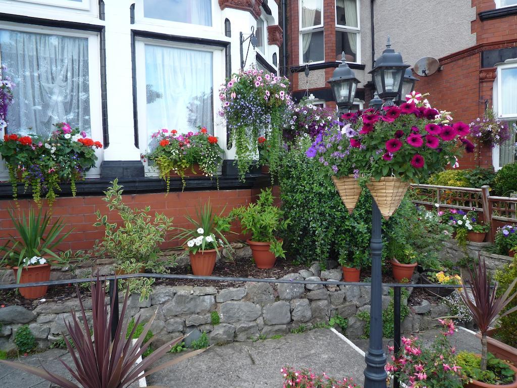 Whitehall Guest House Colwyn Bay Dış mekan fotoğraf